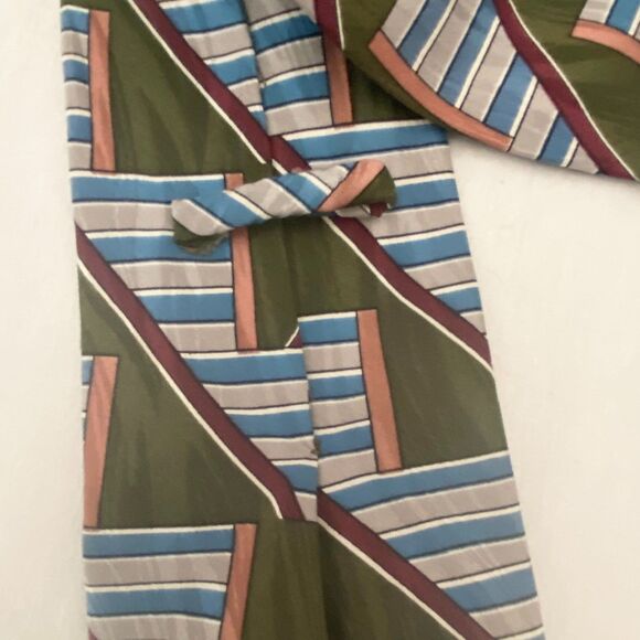 Milano Silk Neck Tie Multicolor Geometric Diagonal Triangles Horizontal Stripes - Picture 4 of 6